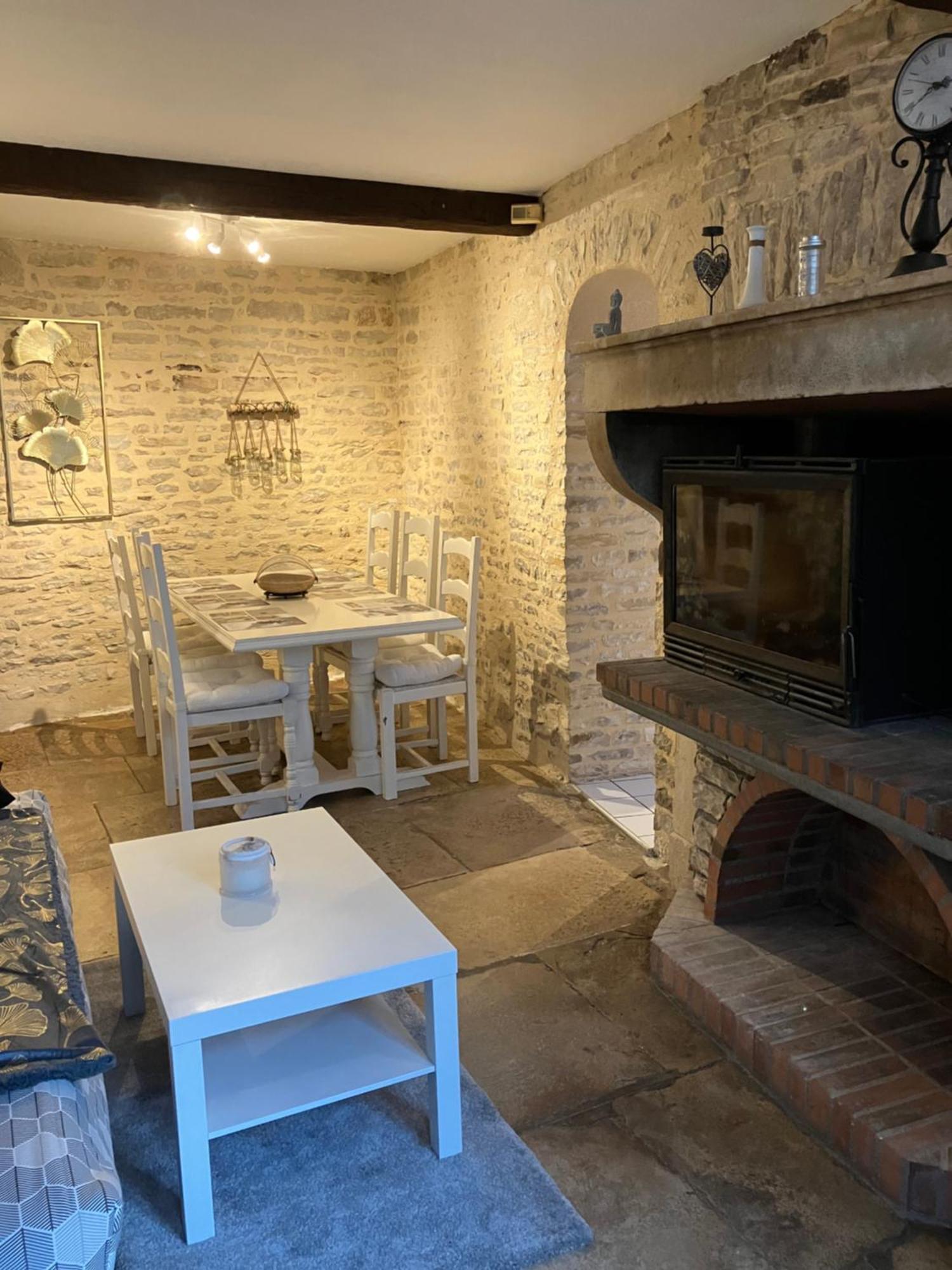 Charmante Maison En Pierres Precy-le-Sec Exteriör bild