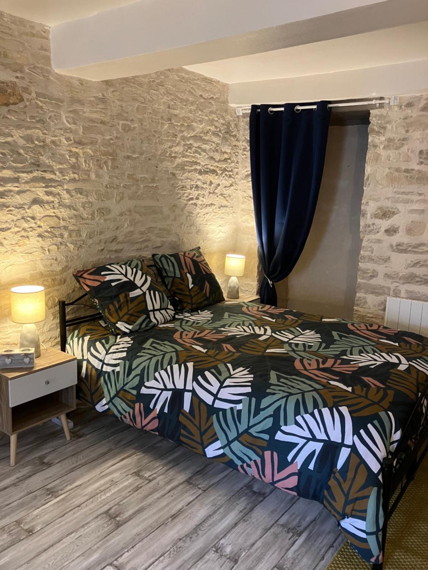 Charmante Maison En Pierres Precy-le-Sec Exteriör bild
