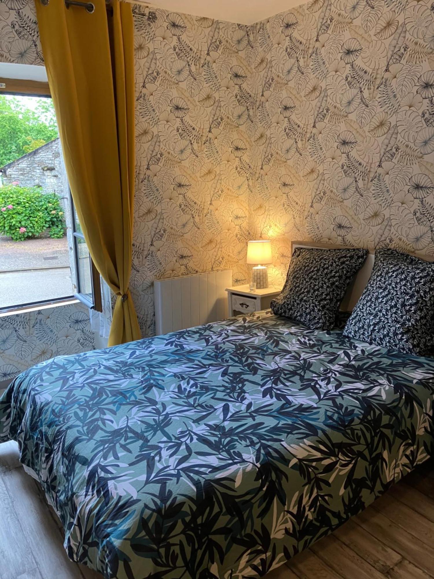 Charmante Maison En Pierres Precy-le-Sec Exteriör bild